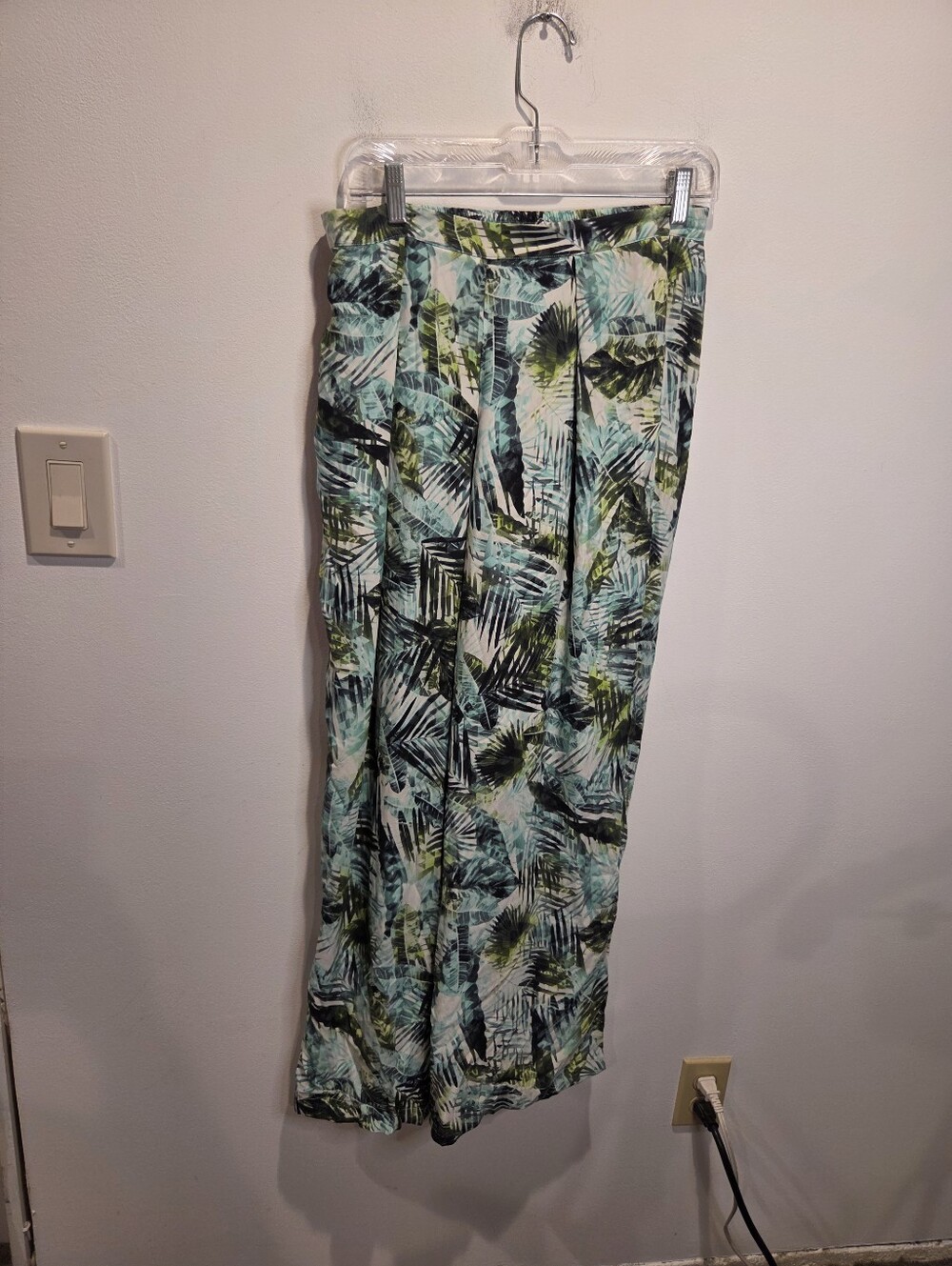 Parker Size M 100% Silk Green Tropical Print Pull On Wide Leg Pants